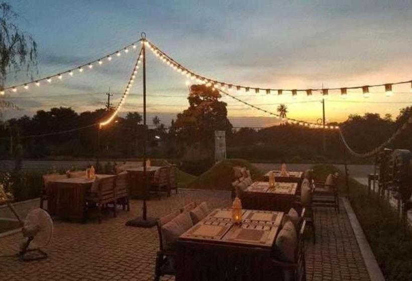 ホテル Chaisaeng Villa