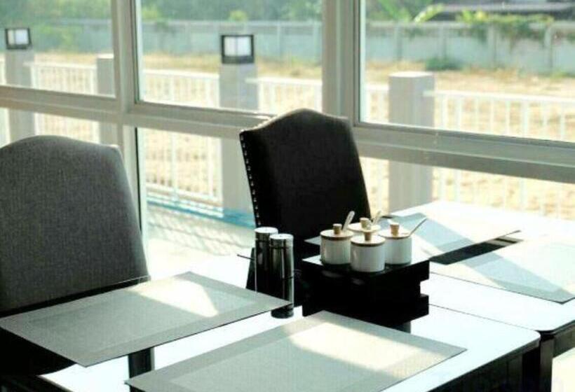 ホテル Chaisaeng Villa