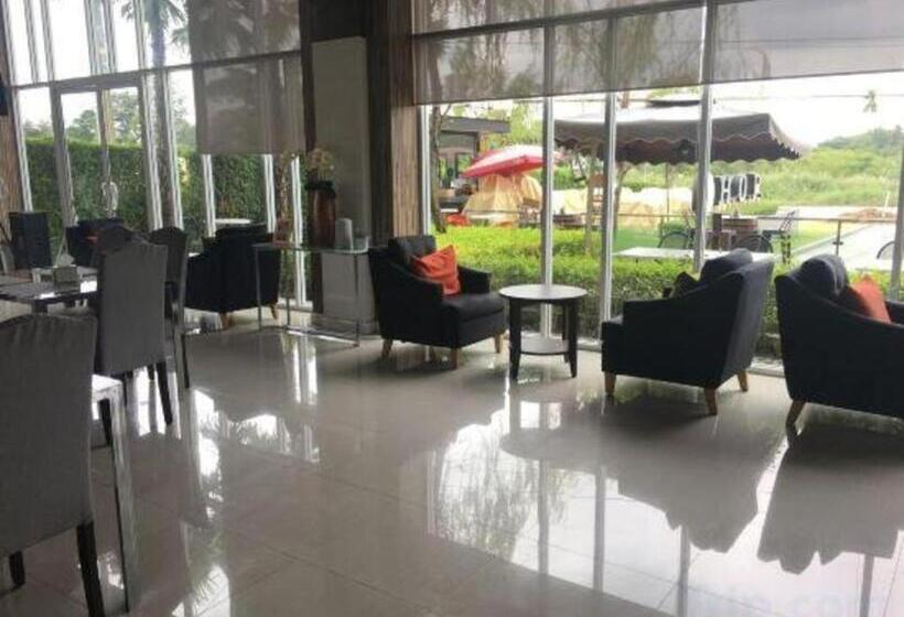 ホテル Chaisaeng Villa