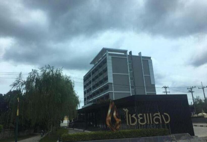 ホテル Chaisaeng Villa