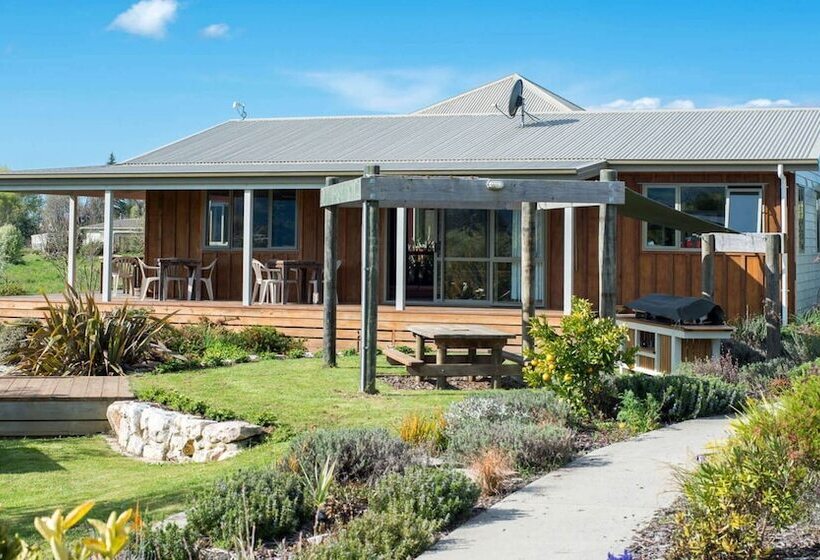 ホテル Eden's Edge Lodge