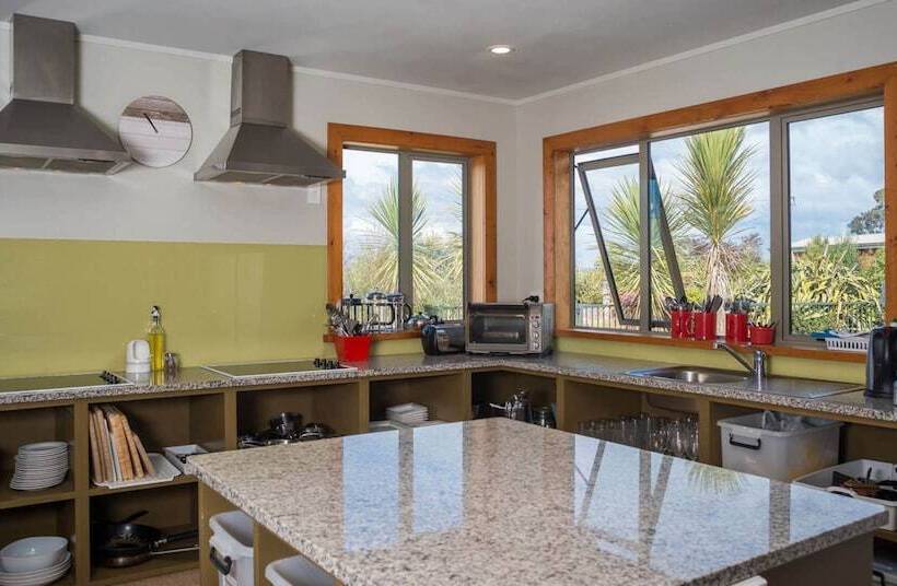 ホテル Eden's Edge Lodge