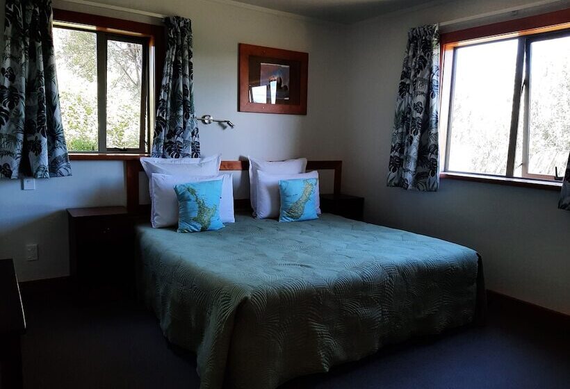 ホテル Eden's Edge Lodge