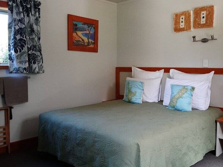 ホテル Eden's Edge Lodge