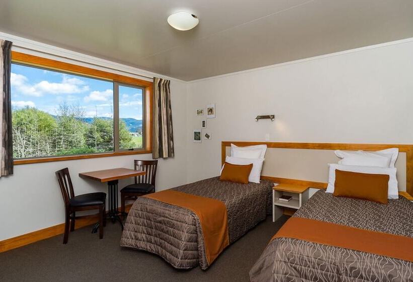 ホテル Eden's Edge Lodge