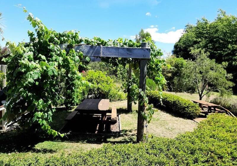 בית מלון כפרי Eden's Edge Lodge