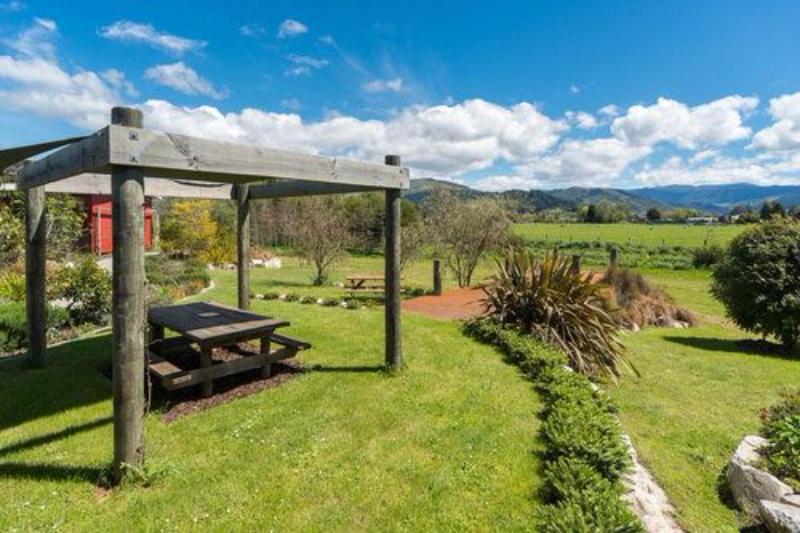 ホテル Eden's Edge Lodge