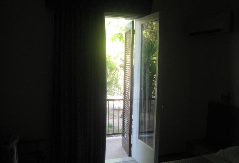 Отель La Petite Planete