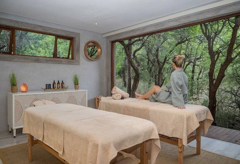 هتل Lush Private Game Lodge