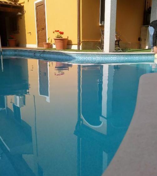 בית מלון כפרי Oasi Sardama