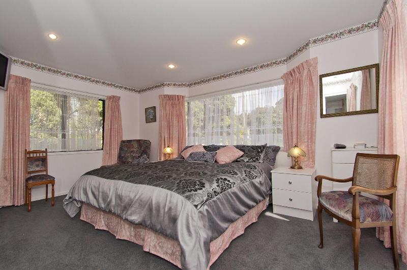 Отель On The Beach Bed & Breakfast