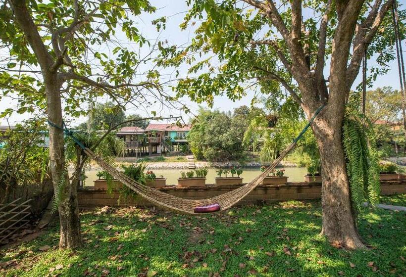 ホテル Phuttal Residence