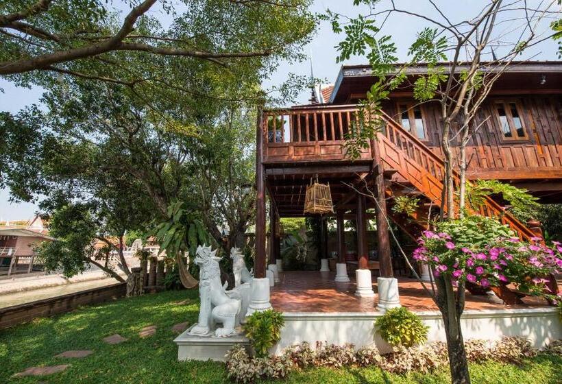 ホテル Phuttal Residence