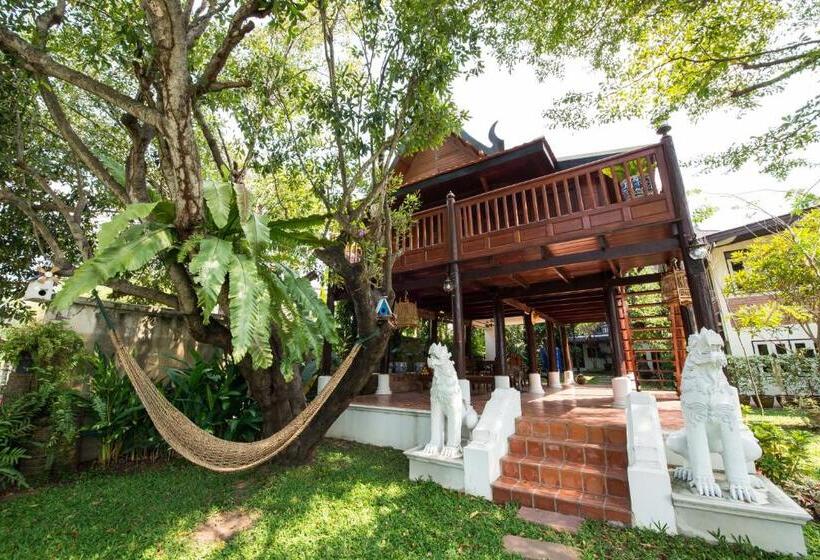 ホテル Phuttal Residence