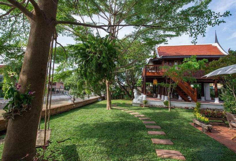 ホテル Phuttal Residence