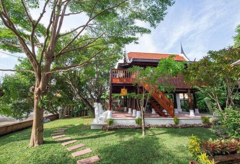 ホテル Phuttal Residence