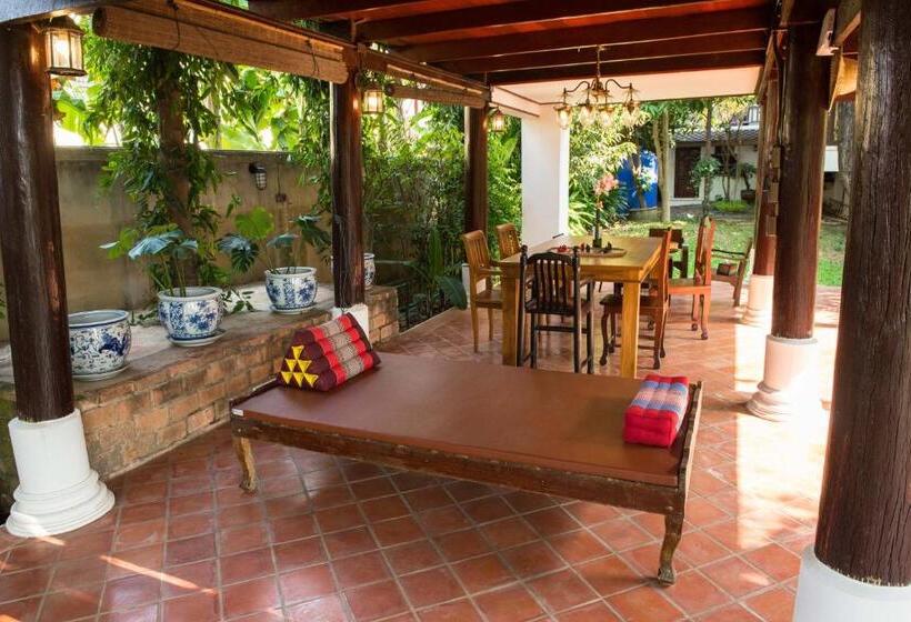 ホテル Phuttal Residence