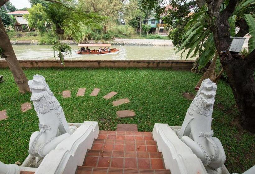 ホテル Phuttal Residence