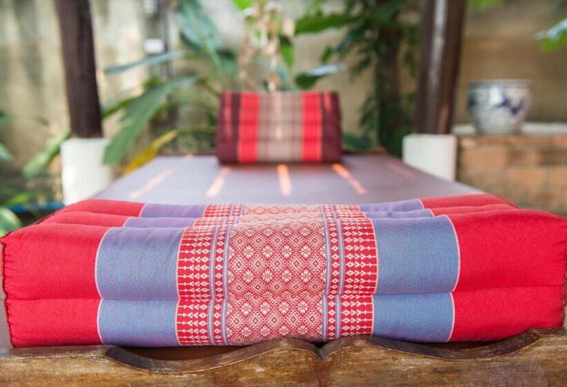 ホテル Phuttal Residence