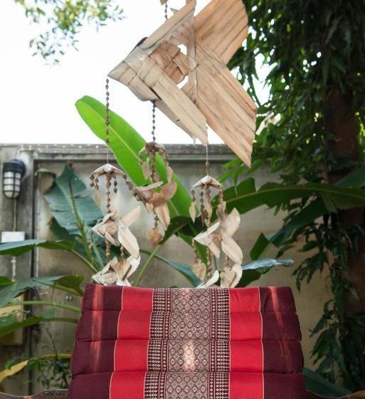 ホテル Phuttal Residence