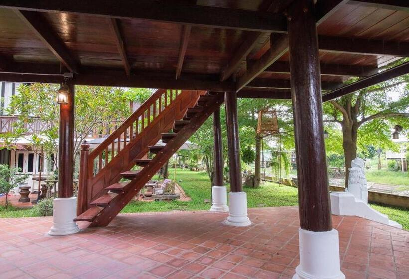 ホテル Phuttal Residence