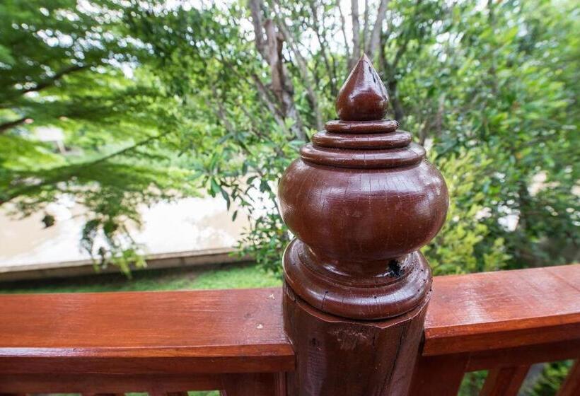 ホテル Phuttal Residence