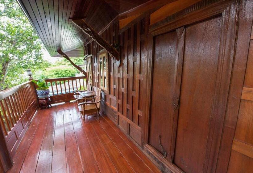 ホテル Phuttal Residence