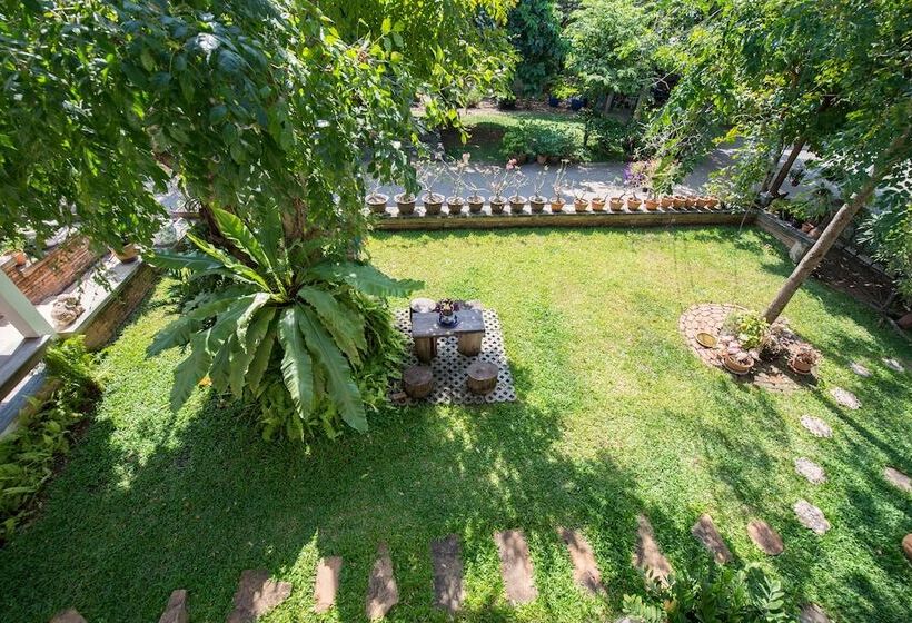 ホテル Phuttal Residence