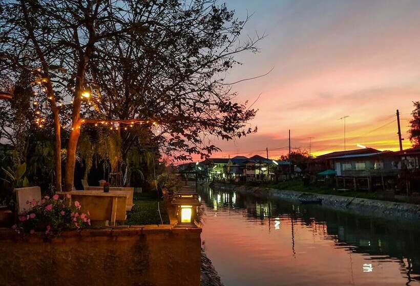 ホテル Phuttal Residence