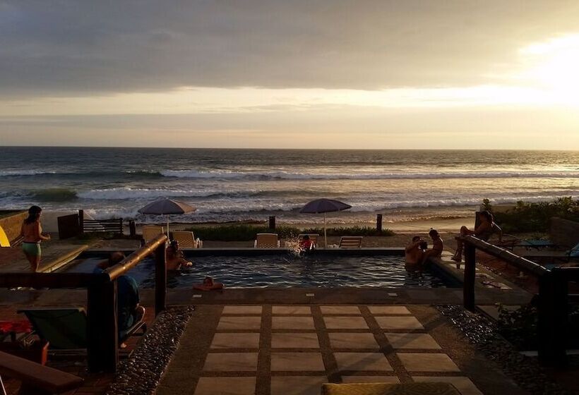 فندق Sanctuary Puerto Cayo Lodge