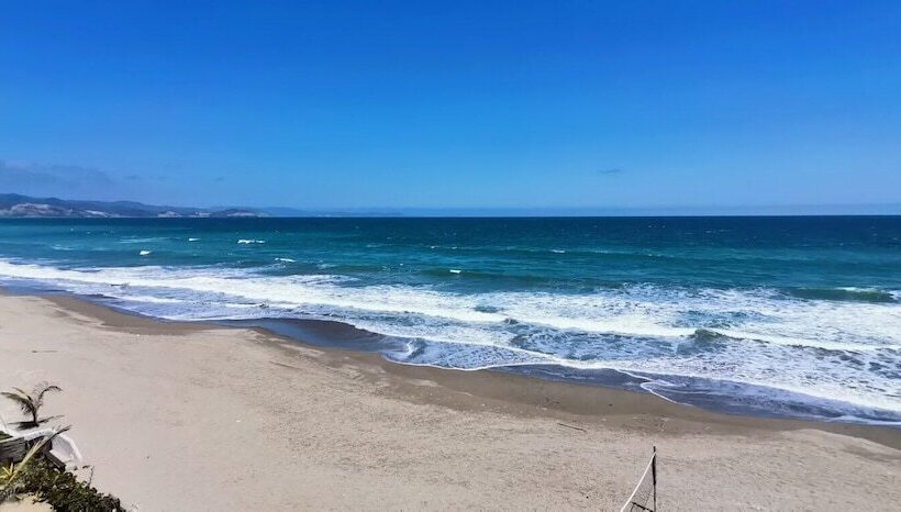 فندق Sanctuary Puerto Cayo Lodge