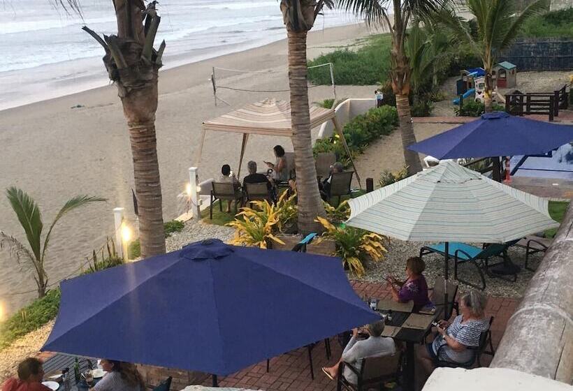 فندق Sanctuary Puerto Cayo Lodge