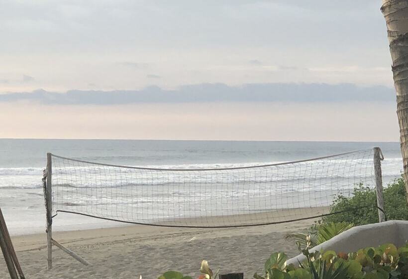 فندق Sanctuary Puerto Cayo Lodge