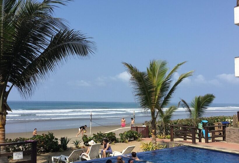 فندق Sanctuary Puerto Cayo Lodge