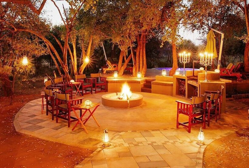 Отель Tambuti Lodge