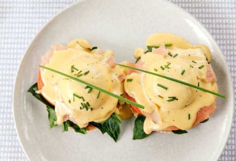 Отель Tambuti Lodge