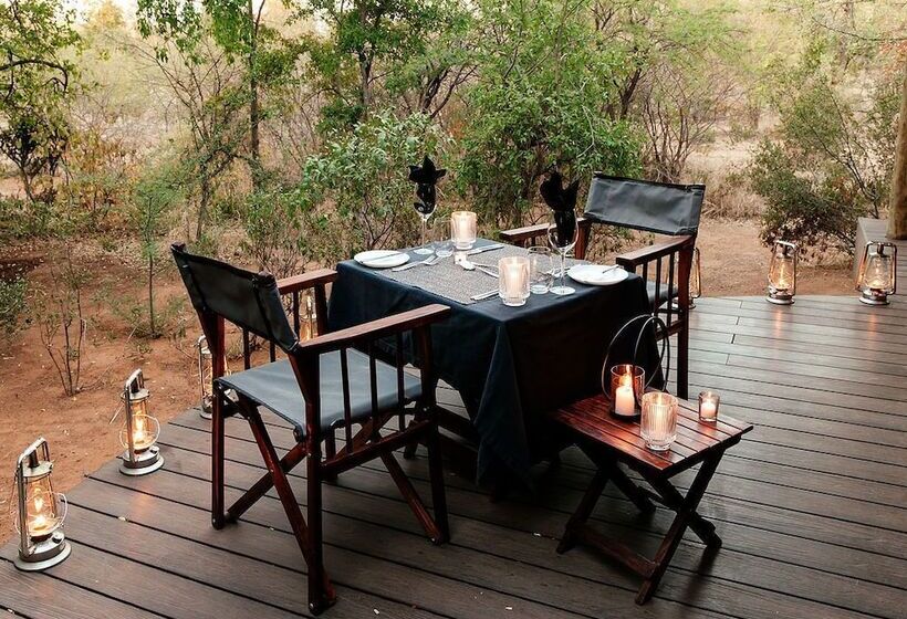 Отель Tambuti Lodge