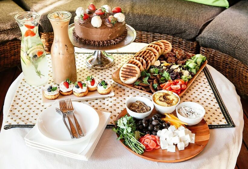 Отель Tambuti Lodge