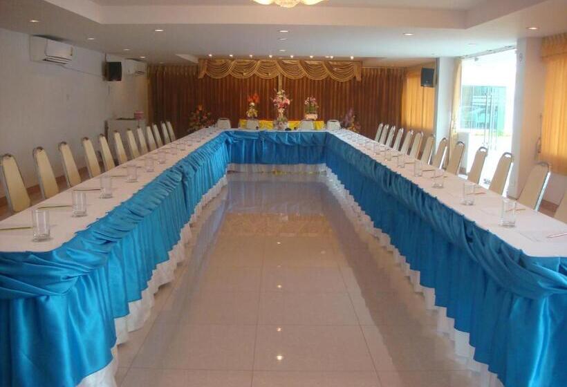 Hotelli That Phanom River View