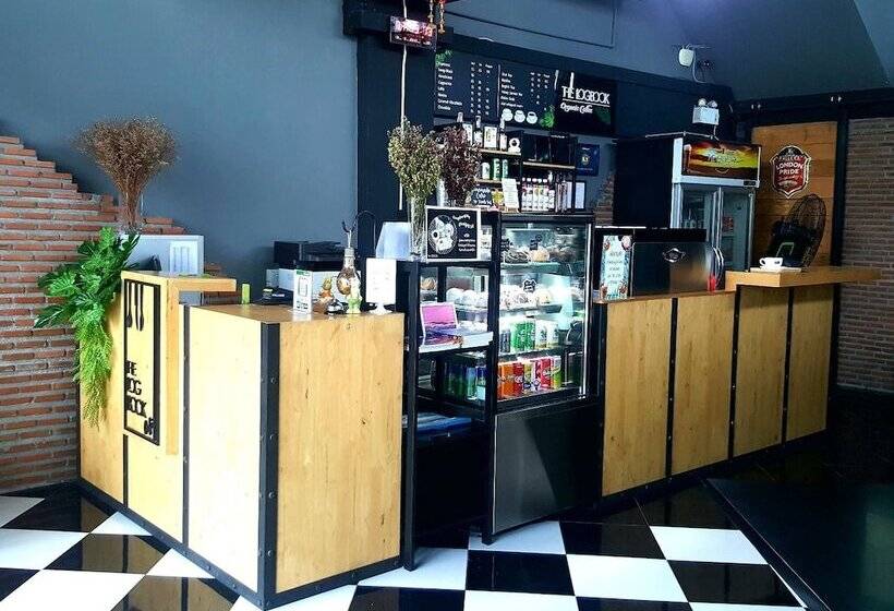 هتل The Logbook Room And Cafe