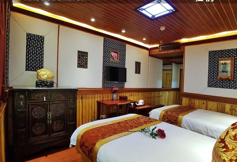 Отель Yangshuo Li River Lodge