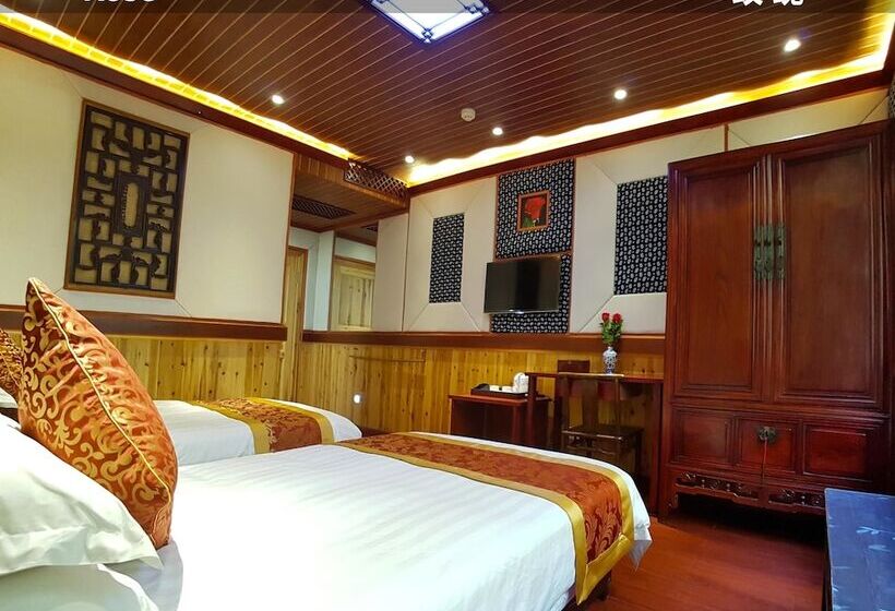 Отель Yangshuo Li River Lodge