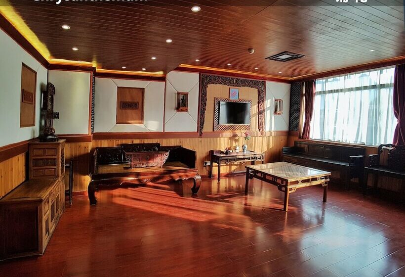 Отель Yangshuo Li River Lodge