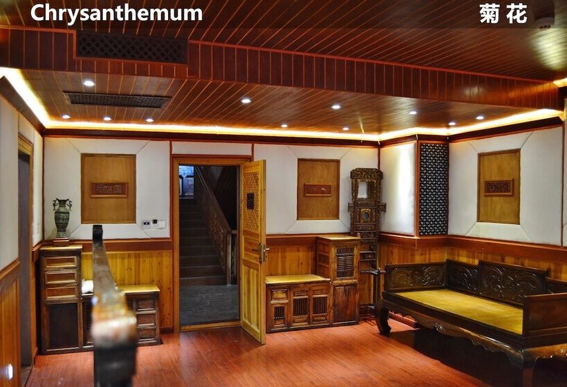 Отель Yangshuo Li River Lodge