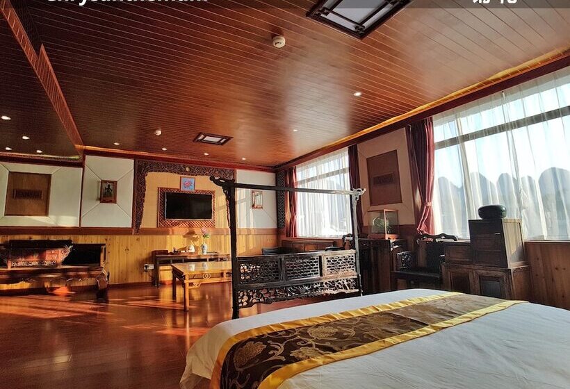 Отель Yangshuo Li River Lodge