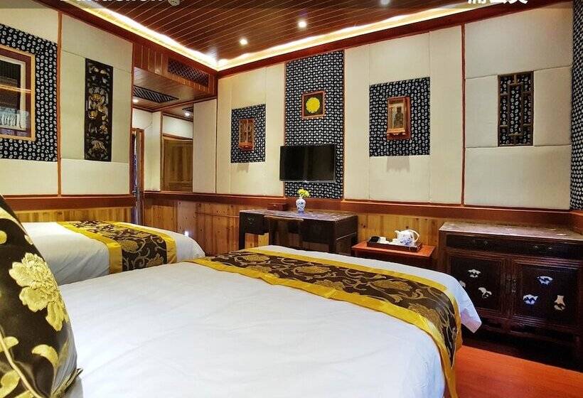 Отель Yangshuo Li River Lodge
