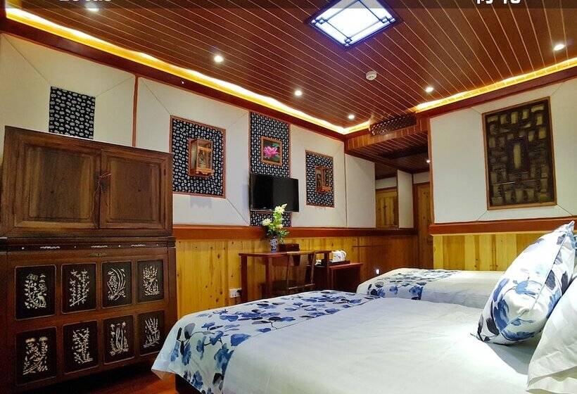 Отель Yangshuo Li River Lodge