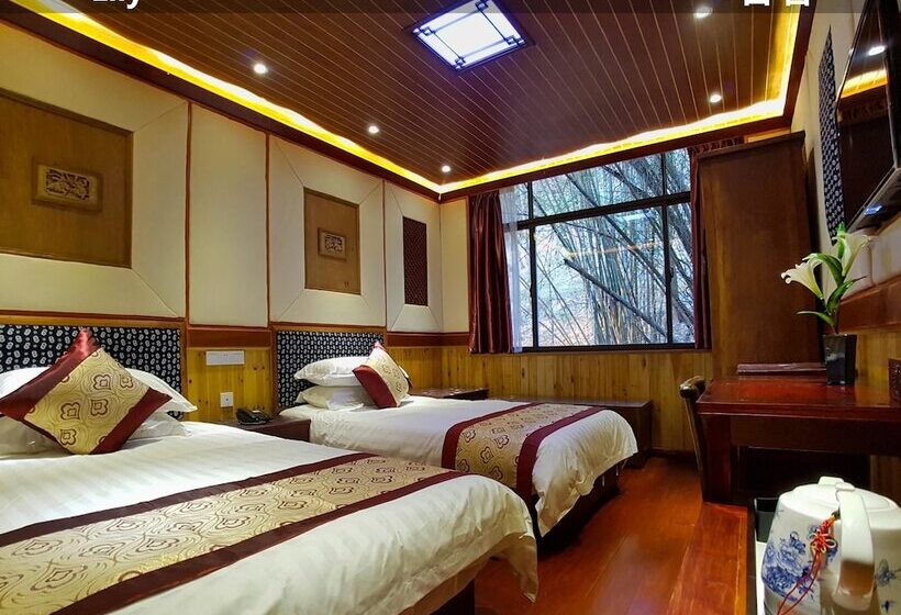Отель Yangshuo Li River Lodge