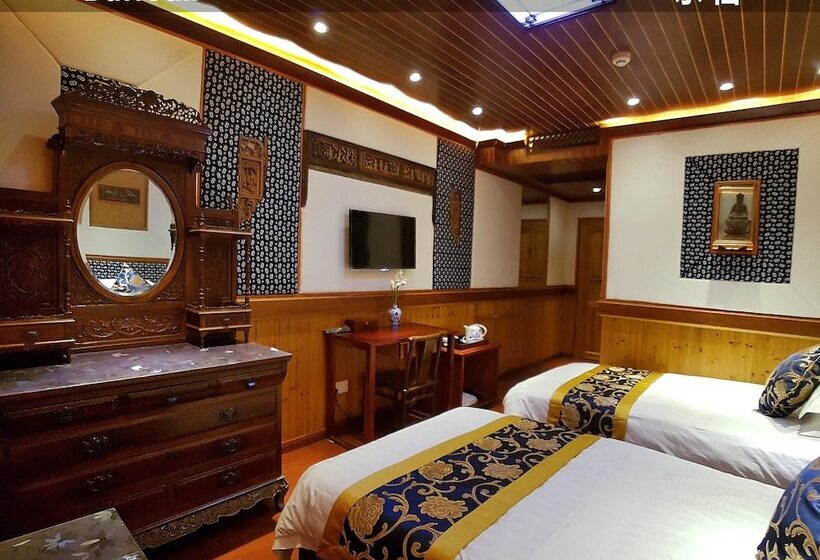 Отель Yangshuo Li River Lodge