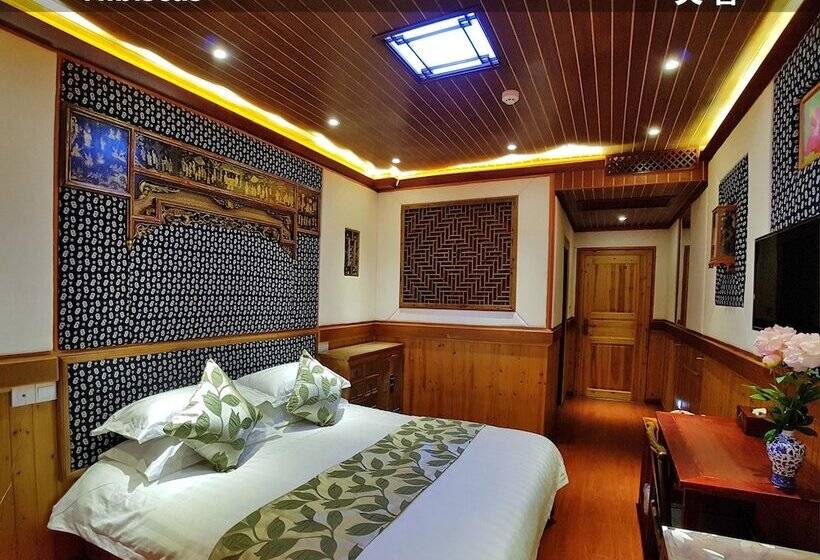 Отель Yangshuo Li River Lodge